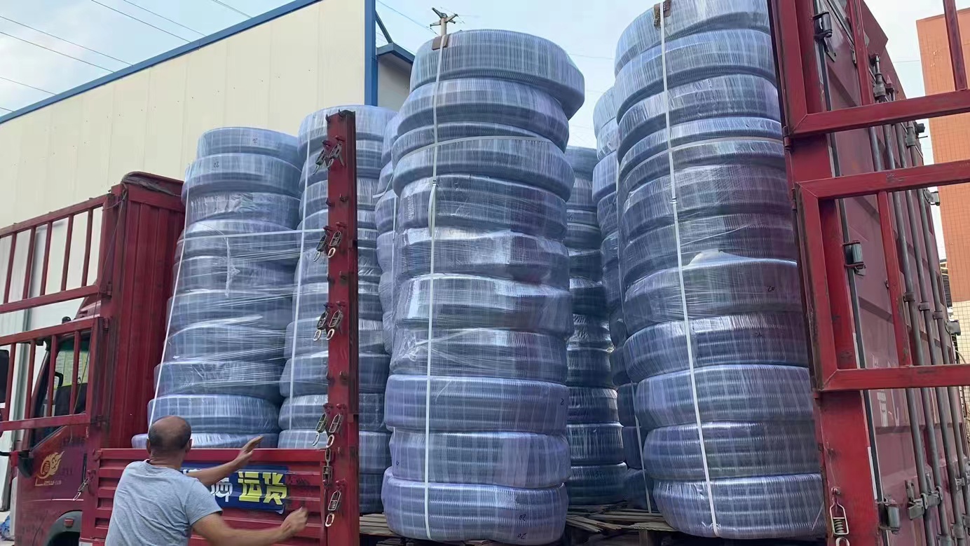 The garden hoses ordered by the client were shippe